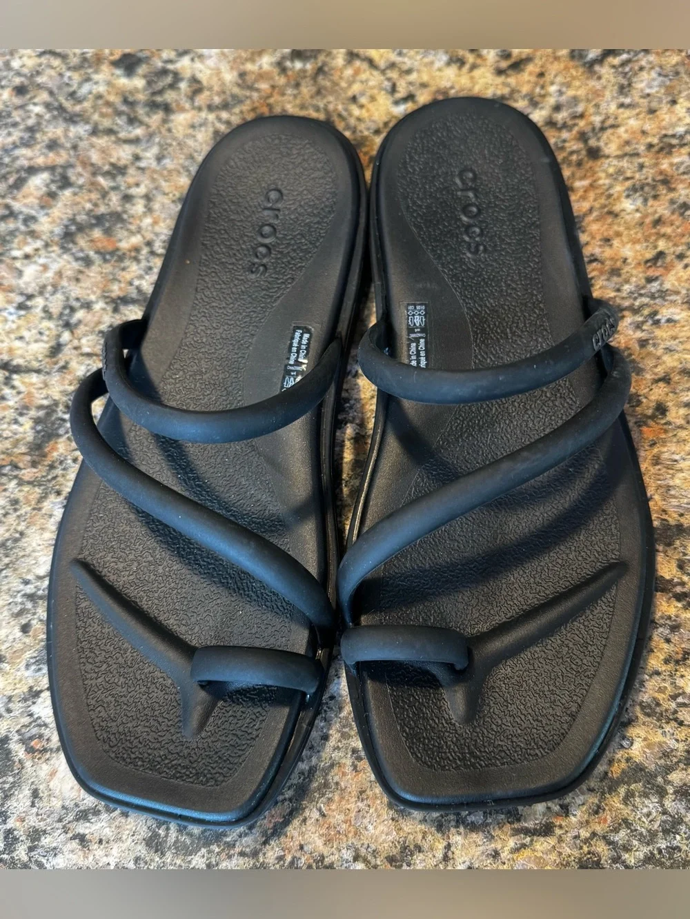 Crocs Miami Big Girl Toe Loop Sandals Square Toe Minimalist Strappy Shoes Size 4